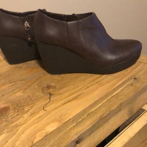 Size 8 1/2 dr sholls wedges
